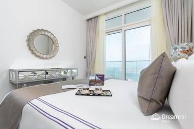 Dream Inn Apartments - Sunrise Bay Beach Front