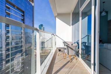 Spacious Studio in Dubai Marina with Marina Views