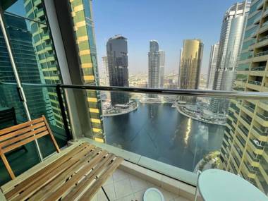 METRO - Premium Location Lovely 2 Bedroom In JLT