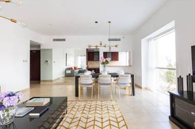 Astonishing 2BR in Dubai Marina - Sleeps 5!