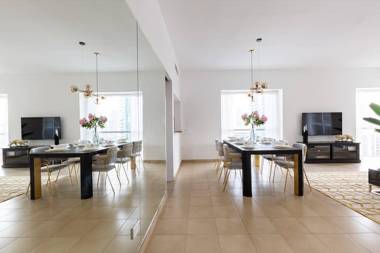 Astonishing 2BR in Dubai Marina - Sleeps 5!