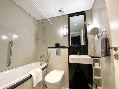 Chic Studio with Balcony and Spa Canal Views