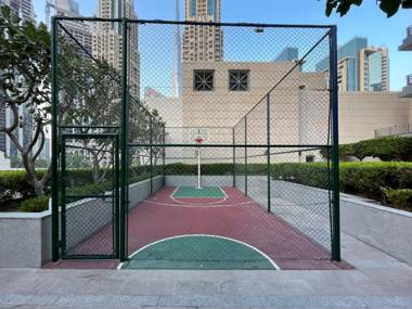 Comfortable 1BDR on the Boulevard in Downtown