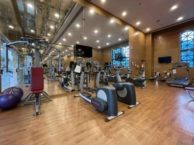 Comfortable 1BDR on the Boulevard in Downtown