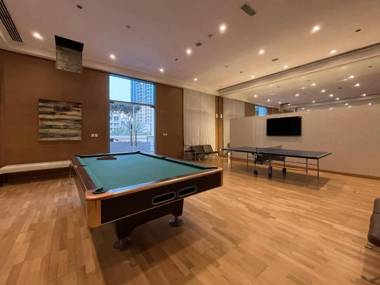 Comfortable 1BDR on the Boulevard in Downtown