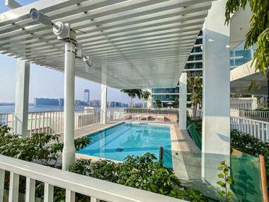 Superlative apt with private beach access