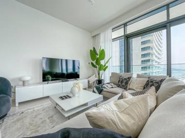 Superlative apt with private beach access