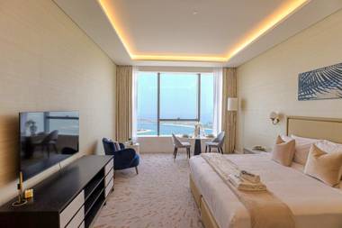 Charming Studio with Beach Views & Infinity Pool