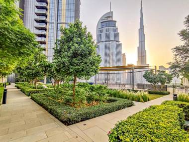 Luxe Apt with Spacious Terrace and Infinity Pool