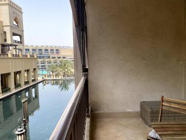 Lux BnB 1BD I Souk Al Bahar I Burj Khalifa Views