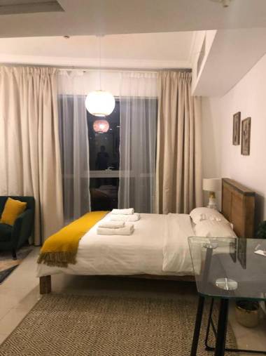 Cosy Little Studio With Marina partial Beach View