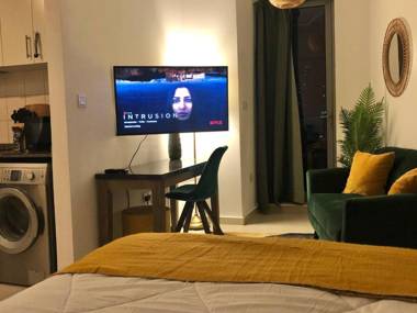 Cosy Little Studio With Marina partial Beach View