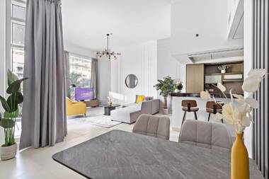 Newly furnished 1BDR in Downtown heart with Balcony