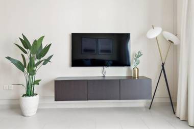 Your 1BDR home away from home in Downtown