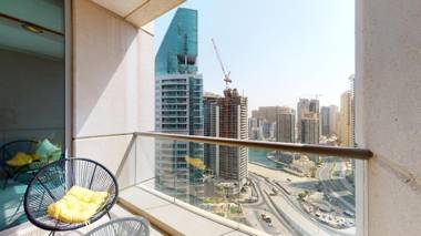 Splendid Apartment With Marina Views and Pools