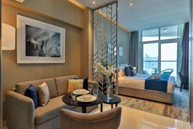 Roomy and Chic Studio with Panoramic Canal Views