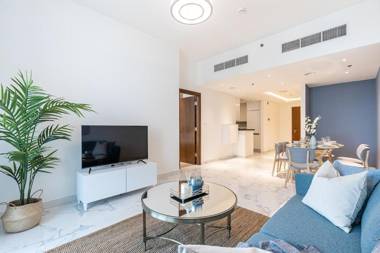 Amna Tower with Canal View