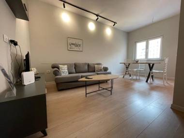 DownTown View Modern Apartment