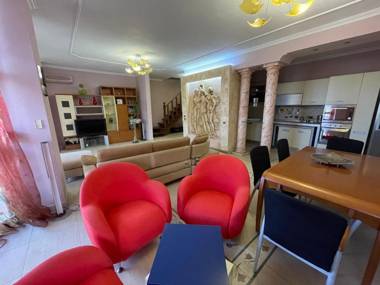 MAK Apartments