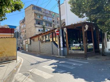 Modern and classic 2-bedroom unit apt. in Tirana