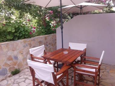 Bourbos Summer Rooms