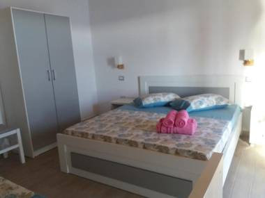 Wave n' Sea Apartments