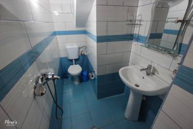 Flora's Guesthouse 'The Fir Gate'