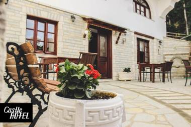 Castle Hotel