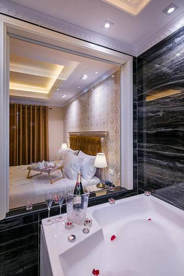 Legacy Boutique Hotel & Apartments