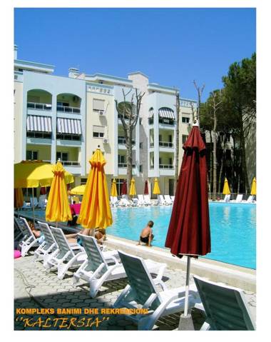 Arbi's Pool View Apartment