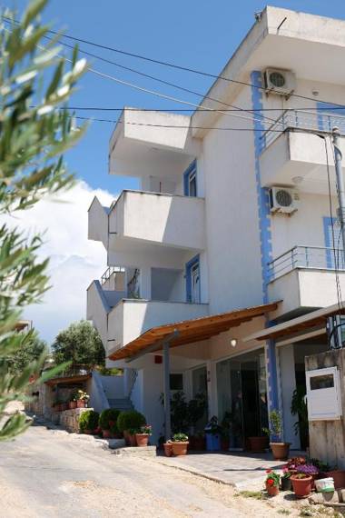 Aleksander Apartments