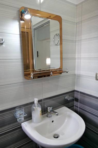 Aleksander Apartments