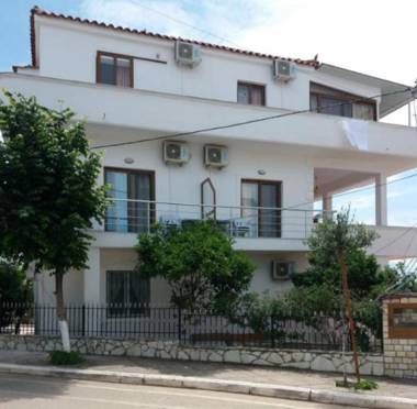 Apartment Vladimir Sela Ksamil