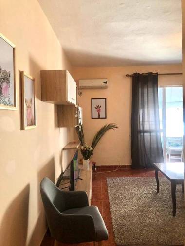 Kevin’s Apartment 100m from the Beach