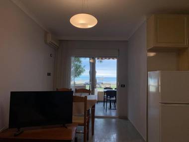 Beachfront apartment Ridi Ground floor
