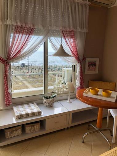 Beach View! Seaside Apartment