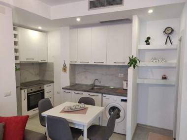 E&A Apartments Guesthouse