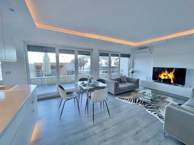 Currila Durres Vacations Beach Sunny Sea Luxury Nightlife