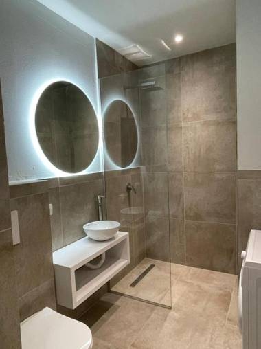 Phi Apartments 1 min from the beach - Brand New