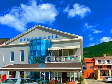 Hotel Demokracia