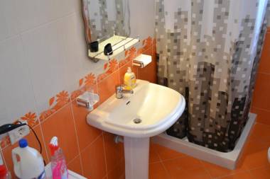 Kela's Flowers Family House