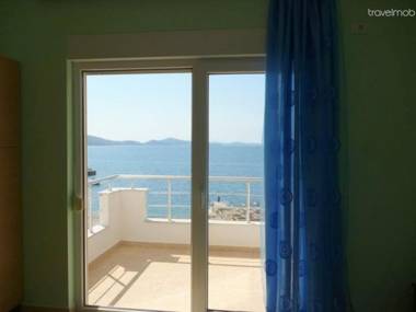 Holiday apartment on the sea shore