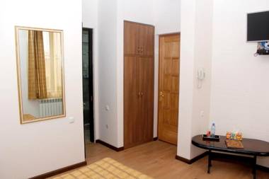 Hin Yerevantsi Hotel