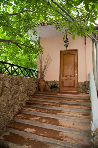 Hin Yerevantsi Hotel