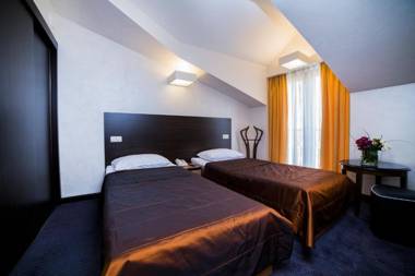 Cascade Hotel