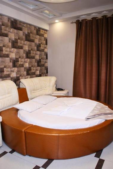 GOLDEN SECONDS Hotel