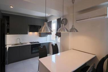 2 bedroom apartment near Northern Avenue