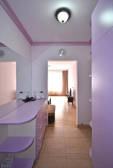 Near Metro Friendship