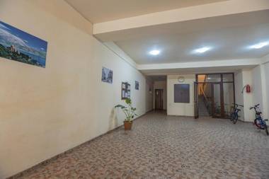 Stay Inn Apartments on Aram 82-84-49