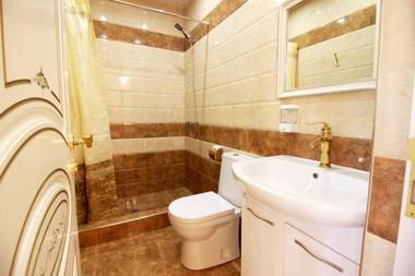 Luxury 5 bedroom Property in the centre